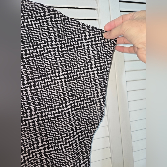 Jon & Anna Women's XL Black and White Patterned Top - Picture 3 of 11